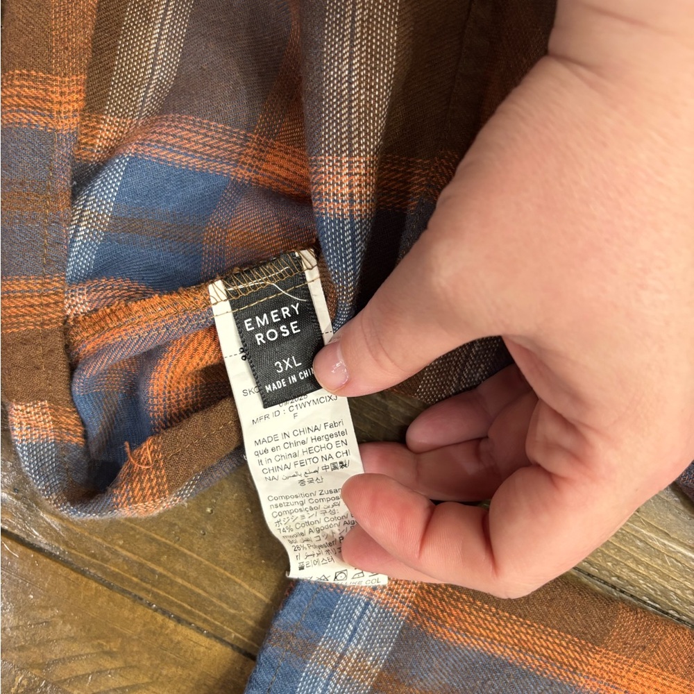Emery Rose Plaid Blouse Size 3XL - Picture 2 of 4